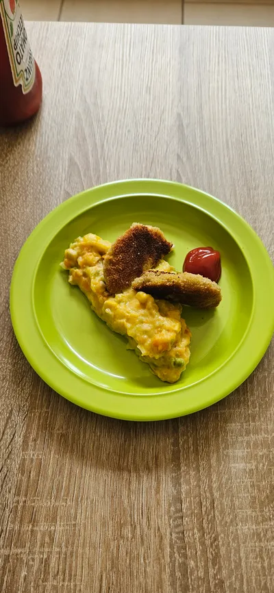 Mittagessen mit Gemüse und Panaden – täglich frisch gekocht und kindgerecht